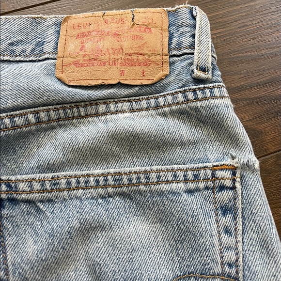 Vintage Levi’s denim shorts - Picture 2 of 5